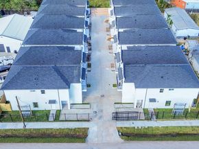 5906 Saint Augustine Street E, Houston TX 77021