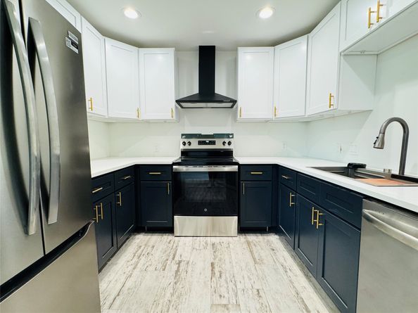 909 Silber Road 11, Houston TX 77024