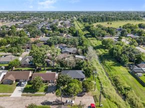 5102 Tavenor Lane, Houston TX 77048
