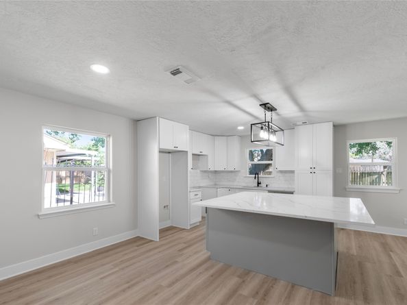 5102 Tavenor Lane, Houston TX 77048