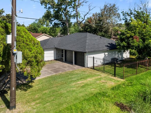 5102 Tavenor Lane, Houston TX 77048