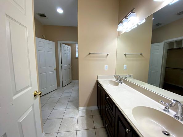 12122 Ross Road, Houston TX 77034