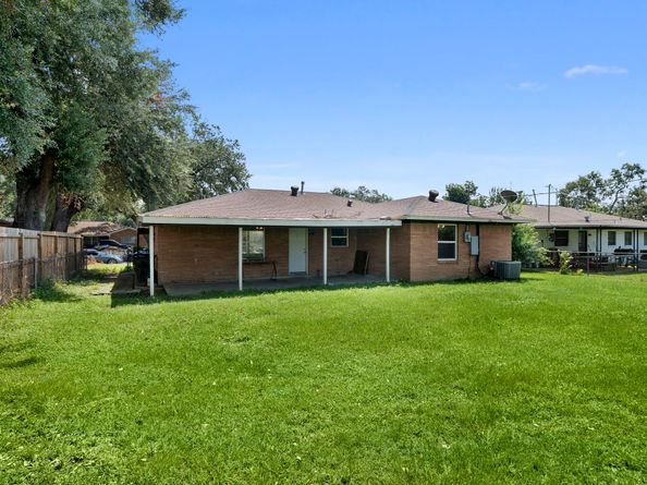 11405 Walk Drive, Houston TX 77076
