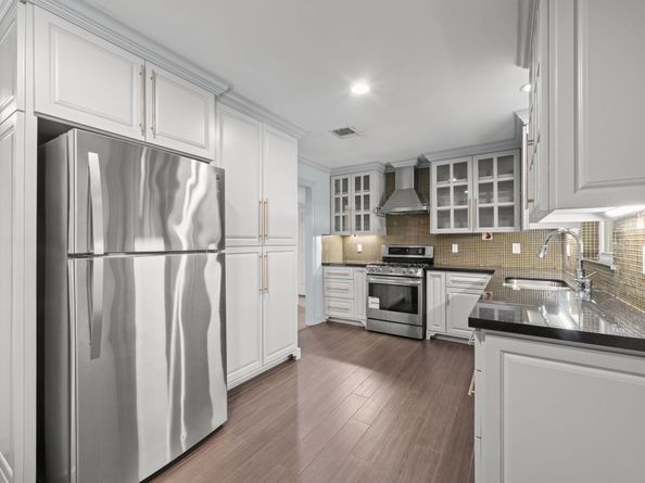 11405 Walk Drive, Houston TX 77076