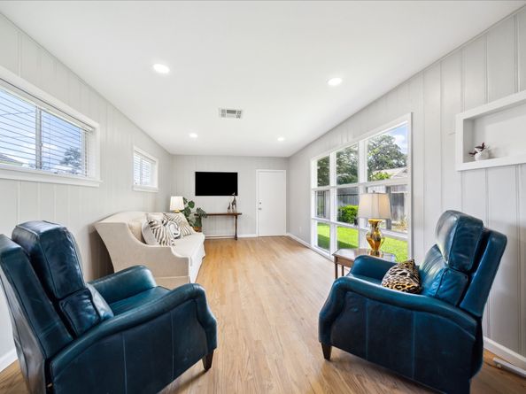 1402 Hewitt Drive, Houston TX 77018