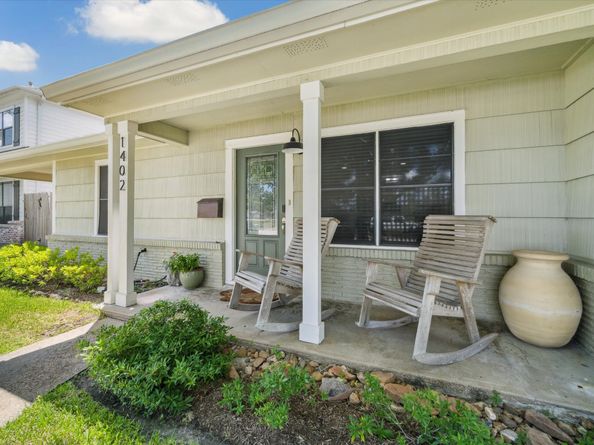 1402 Hewitt Drive, Houston TX 77018