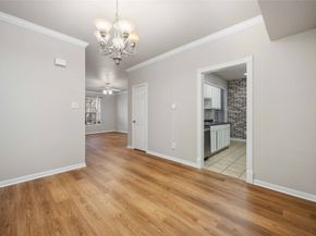 2255 Braeswood Park Drive 105, Houston TX 77030