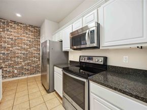 2255 Braeswood Park Drive 105, Houston TX 77030