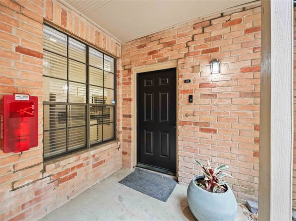 2255 Braeswood Park Drive 105, Houston TX 77030