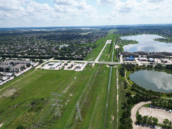 9423 Towne Lake Parkway, Cypress TX 77433