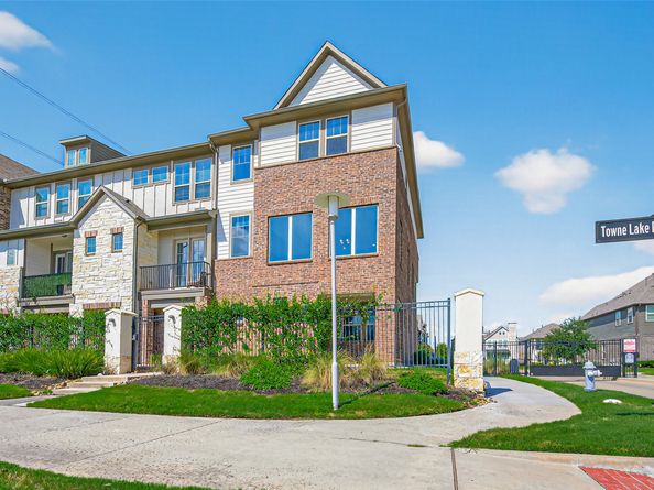 9423 Towne Lake Parkway, Cypress TX 77433
