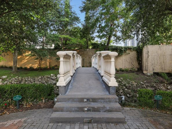 5007 Cedar Creek Drive, Houston TX 77056
