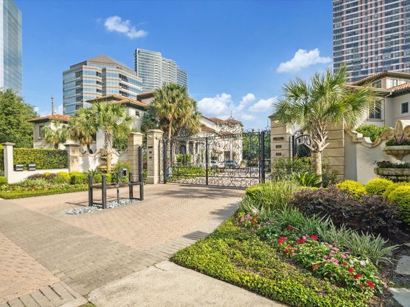 5007 Cedar Creek Drive, Houston TX 77056