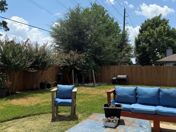 6111 Branch Lake Drive, Houston TX 77066