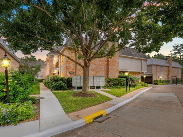 2224 S Piney Point Road 112, Houston TX 77063