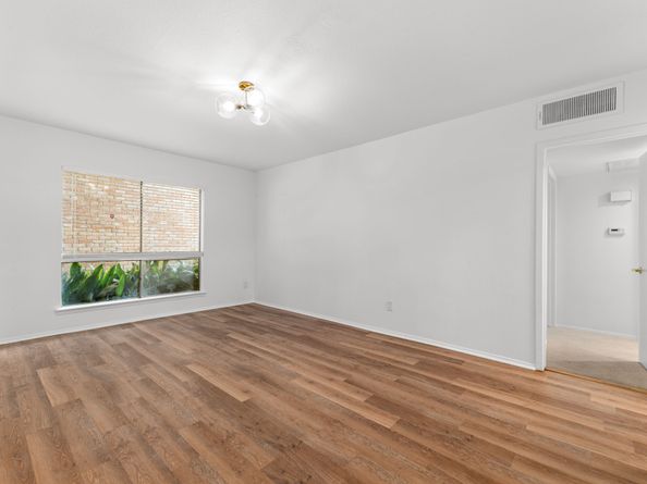 2224 S Piney Point Road 112, Houston TX 77063