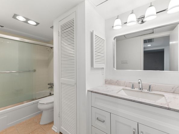 2224 S Piney Point Road 112, Houston TX 77063