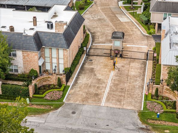 2224 S Piney Point Road 112, Houston TX 77063