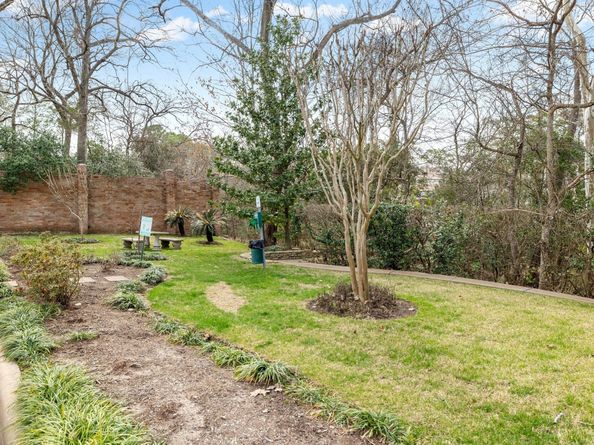 2224 S Piney Point Road 112, Houston TX 77063