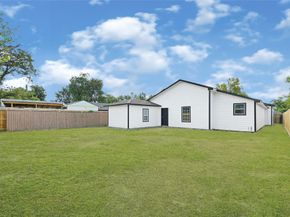 7625 Touchstone Street, Houston TX 77028