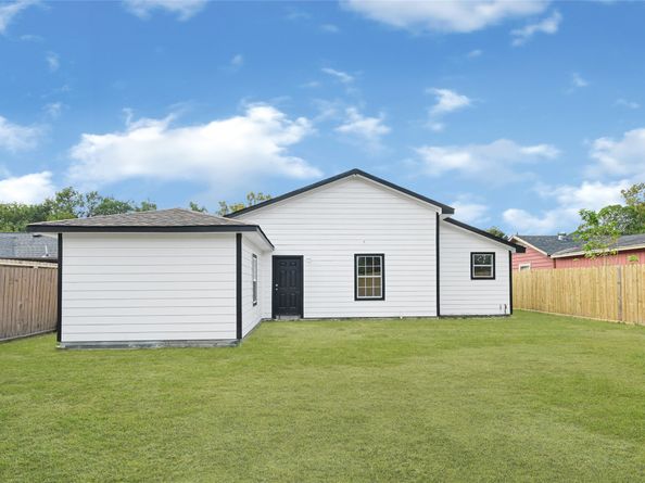 7625 Touchstone Street, Houston TX 77028