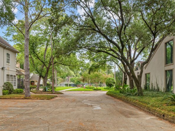 10121 Valley Forge Drive, Houston TX 77042