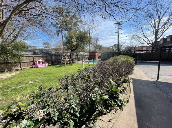 1220 Shadowdale Drive 12, Houston TX 77043