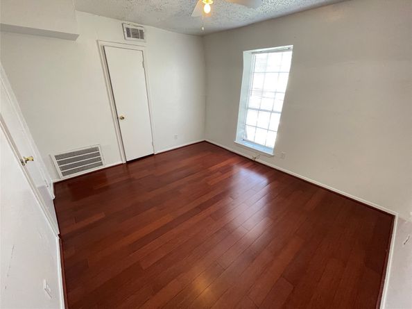 1220 Shadowdale Drive 12, Houston TX 77043
