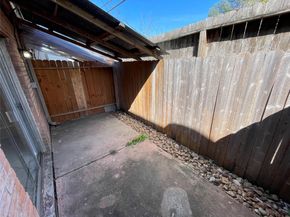 1220 Shadowdale Drive 12, Houston TX 77043