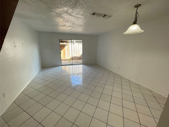 1220 Shadowdale Drive 12, Houston TX 77043