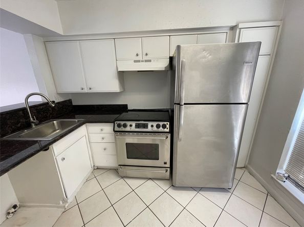 1220 Shadowdale Drive 12, Houston TX 77043
