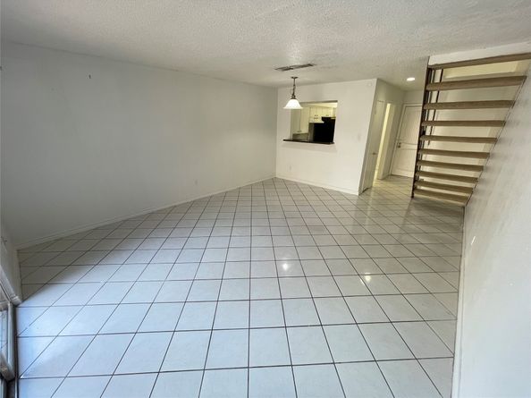 1220 Shadowdale Drive 12, Houston TX 77043
