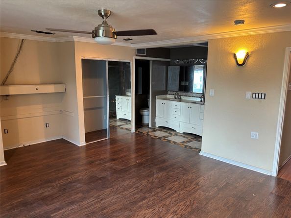 781 Country Place Drive 2054, Houston TX 77079
