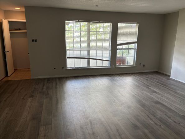 781 Country Place Drive 2054, Houston TX 77079