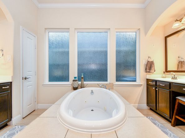 66 N Swanwick Place, Tomball TX 77375