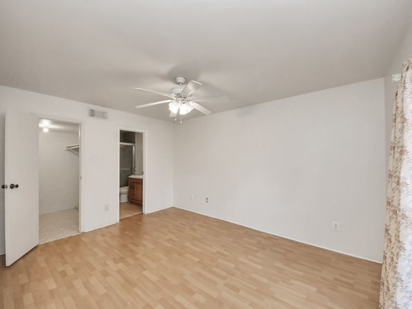 8787 Brae Acres Road 307, Houston TX 77074