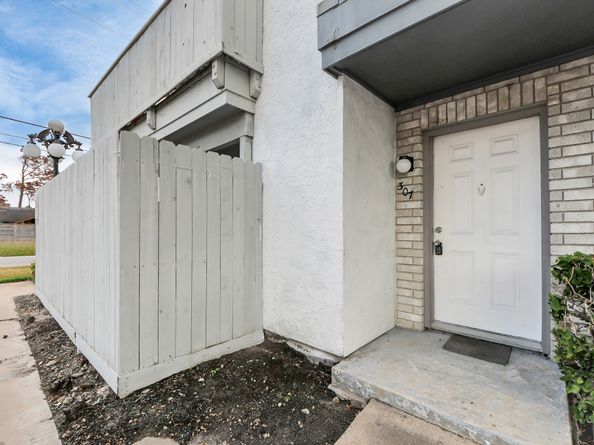 8787 Brae Acres Road 307, Houston TX 77074