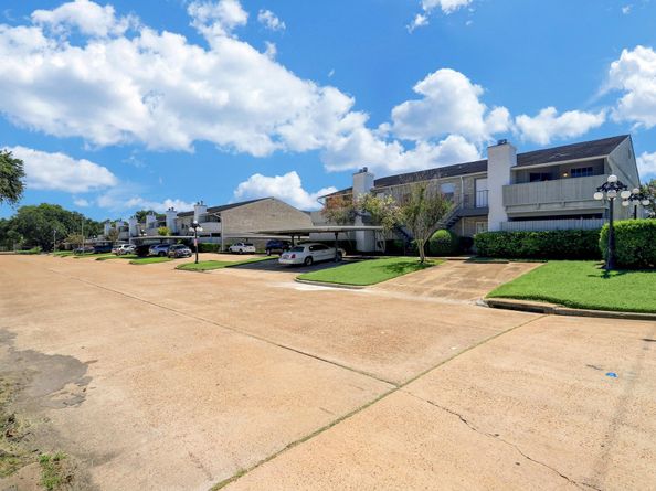 8787 Brae Acres Road 307, Houston TX 77074