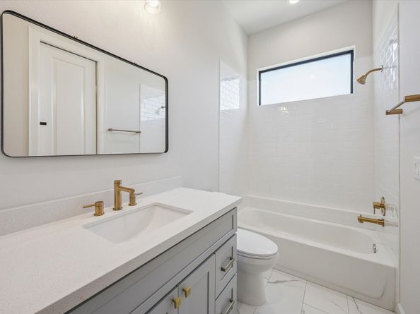 824 Wakefield Drive A, Houston TX 77018