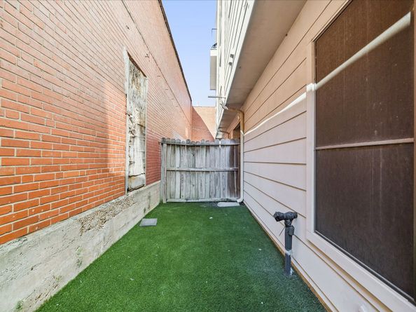 908 Hutchins Street, Houston TX 77003