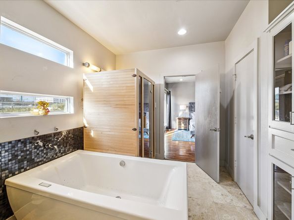 908 Hutchins Street, Houston TX 77003