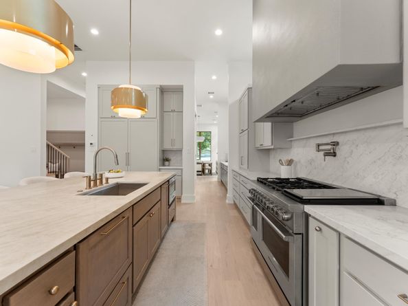 710 E 18th Street, Houston TX 77008