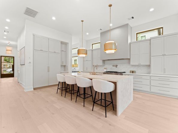 710 E 18th Street, Houston TX 77008
