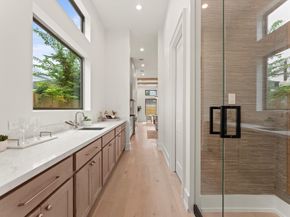 710 E 18th Street, Houston TX 77008