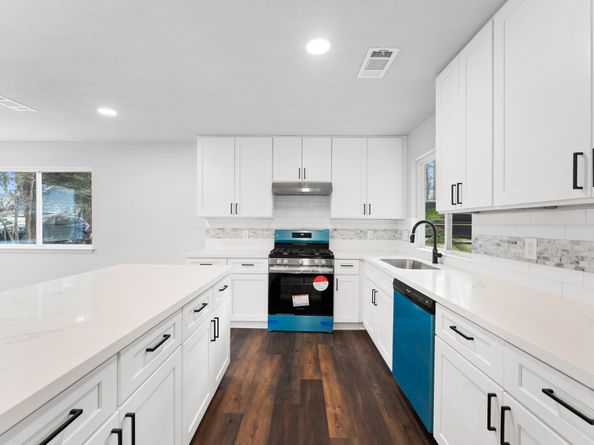 2 Dewthread Court, The Woodlands TX 77380
