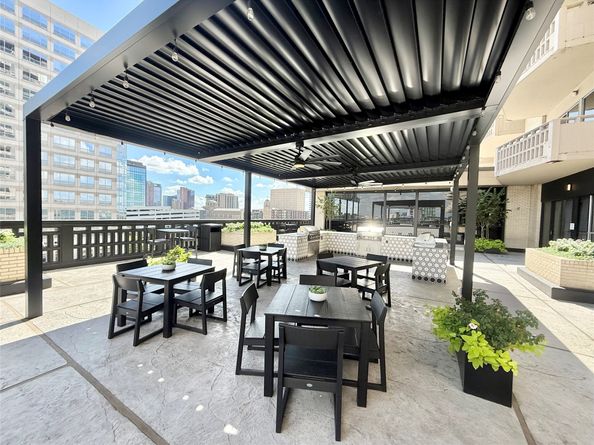 2016 Main Street 1704, Houston TX 77002