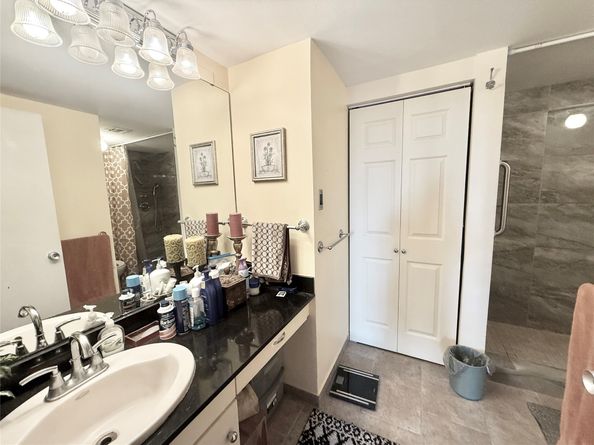 2016 Main Street 1704, Houston TX 77002