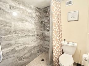 2016 Main Street 1704, Houston TX 77002