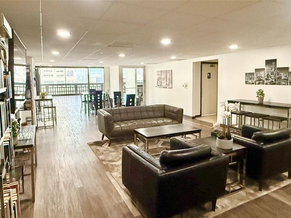 2016 Main Street 1704, Houston TX 77002