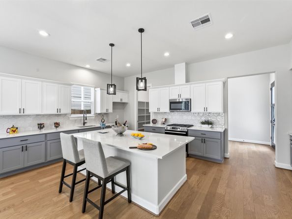 7208 Shadyvilla Lane, Houston TX 77055